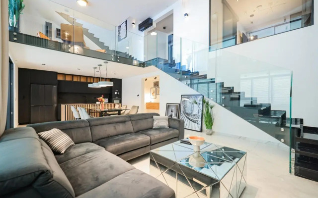 LL luxury penthouse on sea
