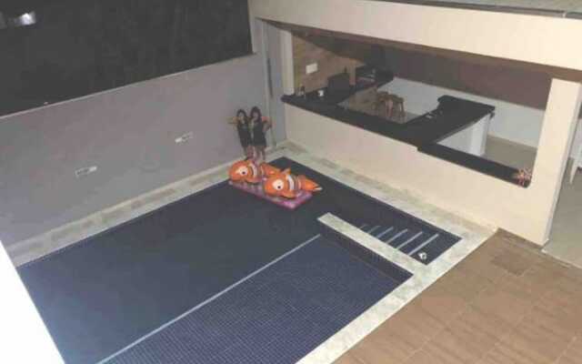 Casa com piscina em Caraguatatuba