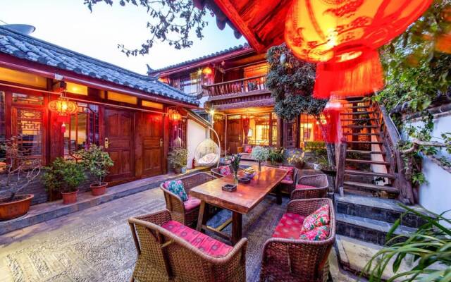 Cloud Boutique Resort - Naxi Style Shop
