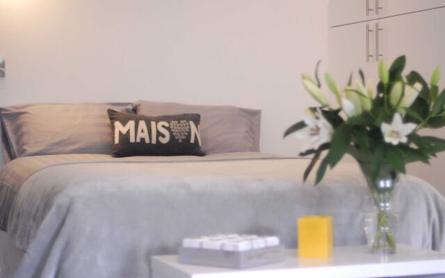 Fox House, Studio Apartments