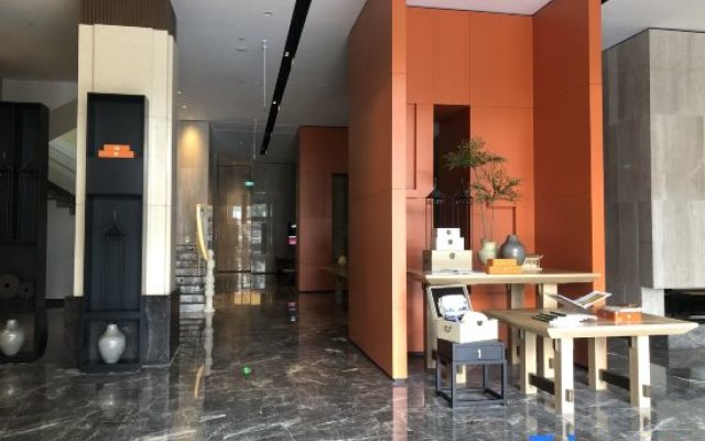 Qionghai Changlong Hotel (Yinhai Zaliang Street)