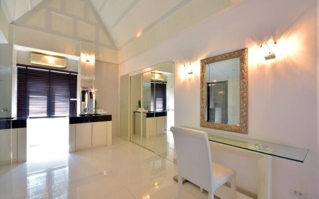 Luxury 5 Stars Beach Villa 6 Beds