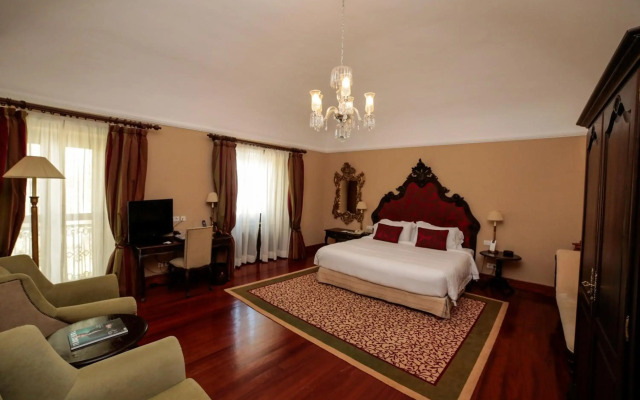 Convento do Espinheiro, Historic Hotel & Spa