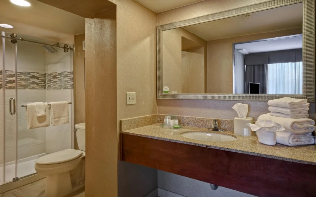 Holiday Inn Cincinnati-Riverfront by IHG