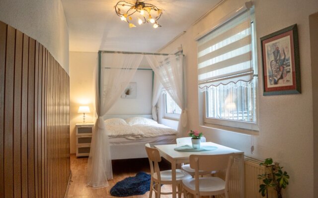 Timeless 2BR Near Downtown