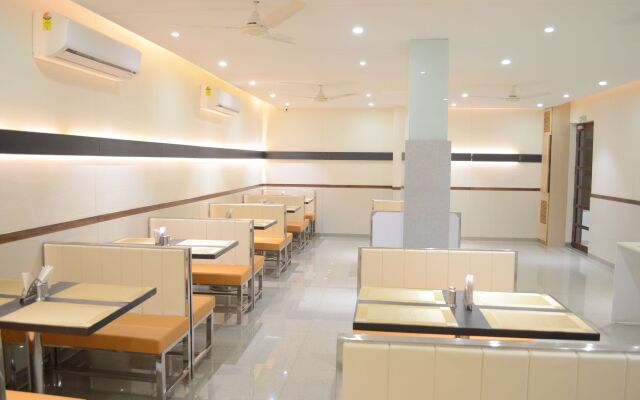 Hotel Ashray Inn Express