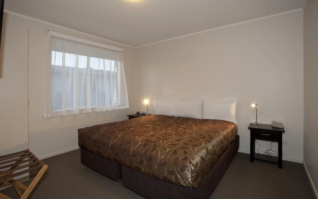 Atrium on Ulster – Guest Rooms – Hamilton