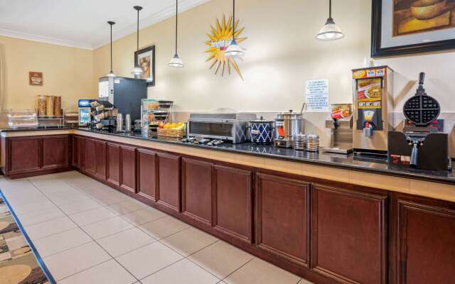 La Quinta Inn & Suites by Wyndham Houston - Magnolia