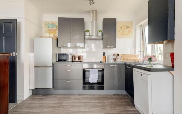 Worthing sea-front apartment