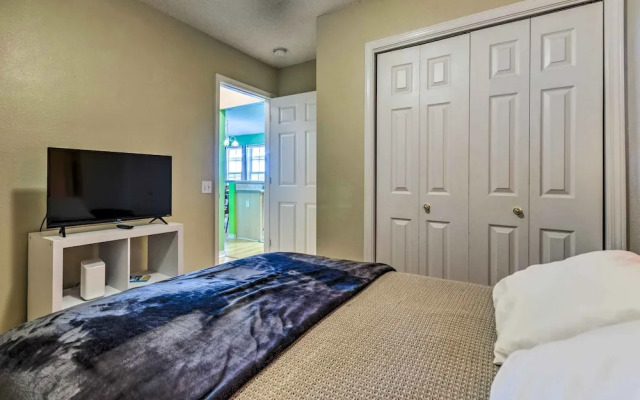 Cute Pensacola Townhome ~ 9 Mi to Downtown!
