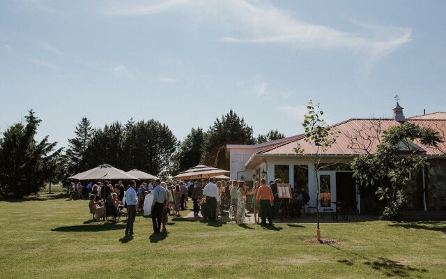 Hessenland Inn & Schatz Winery