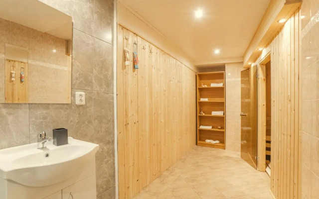 Wellness studio! Finnish sauna, Whirlpool, Gym & more!
