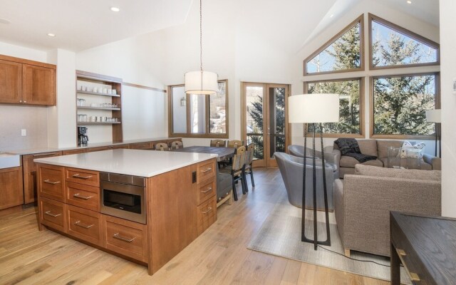 Highlands Westview 300 3 Bedroom Condo by RedAwning