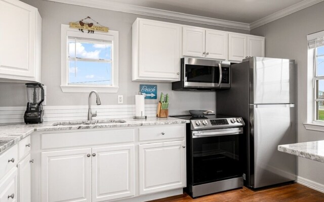 Amberjack 2 Bedroom Home by RedAwning