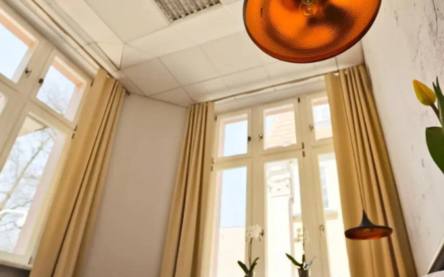 Sleep in Hostel & Apartments
