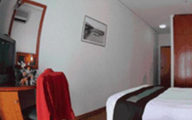 Elpida City Hotel