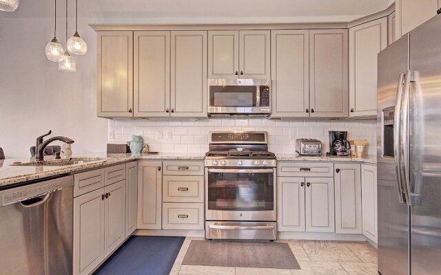 78 Alders Townhouse with Heated Garage by RedAwning