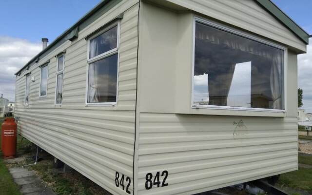 Caravan - Sleeps 4 - Parking - 10mins To Beach