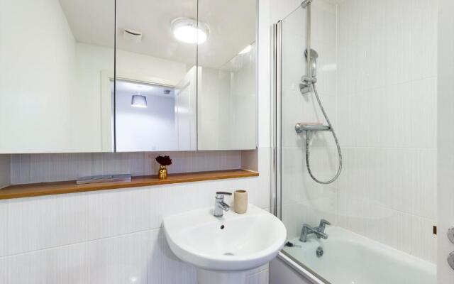 Cheerful 5-BDR/3-BATH House w/ Free Parking