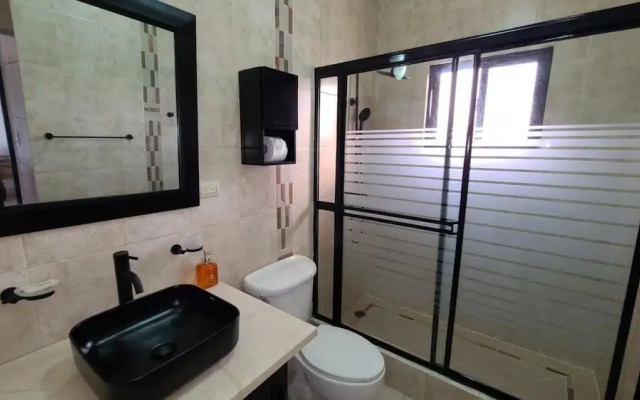 Spacious Private 7 Bedroom - Bachelor s Welcome