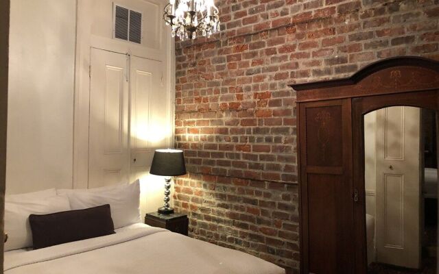 Lafitte Hotel & Bar