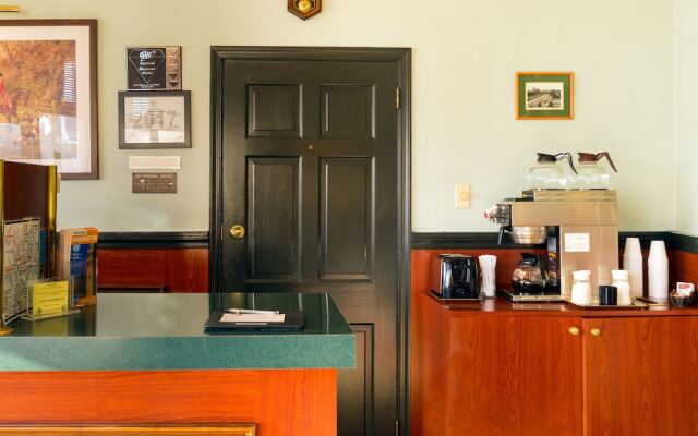 Budget Host Alexandria