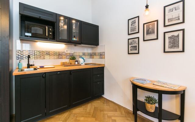 The Old Town Square & Parizska Apartment