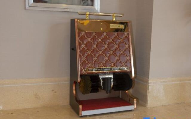 Vienna Hotel (Luoshan)