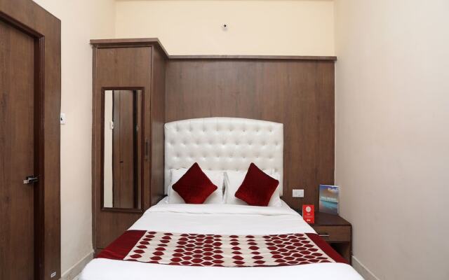 OYO 14949 Hotel Shashi Residency