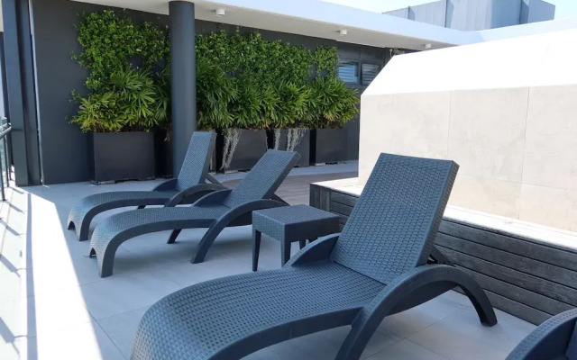 Luxury Palm Beach 1 BDR in The Village