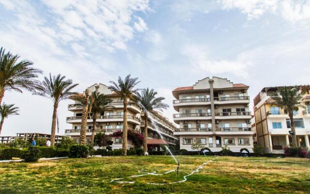 Studio pool view With PrivateBeach Nour Plaza S41
