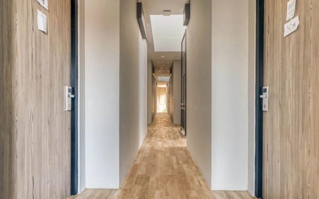 RedDoorz Plus near Gandaria City Mall 2