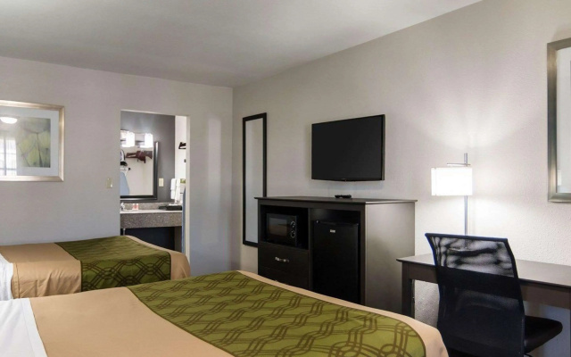 Econo Lodge Russellville I-40