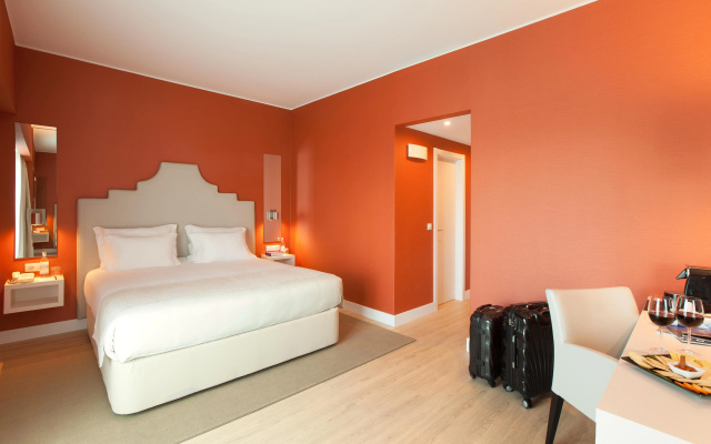 Lutecia Smart Design Hotel - Image 4