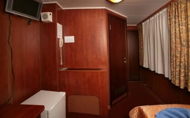 Отель-теплоход Петр Первый