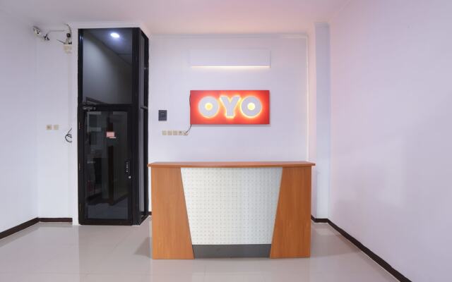 OYO 176 Near Cideng Virgo Residence