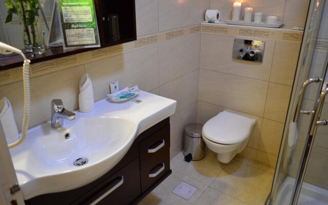 Comfort Hotel Suites
