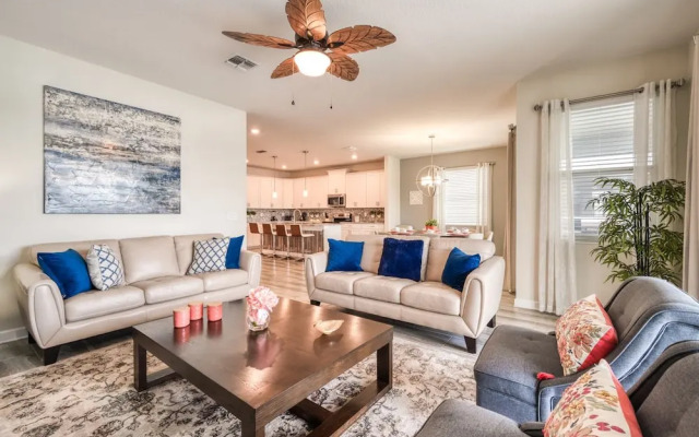 Stunning Home With Private Pool Near Disney