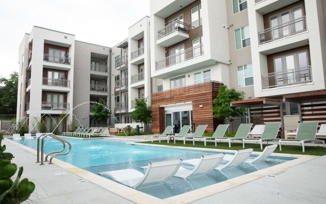 Chic Apts Barton Creek by WanderJaunt