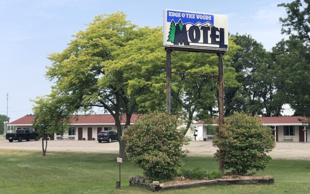Edge Of The Woods Motel