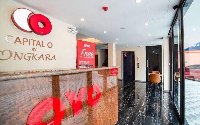 Capital O 445 Ongkara