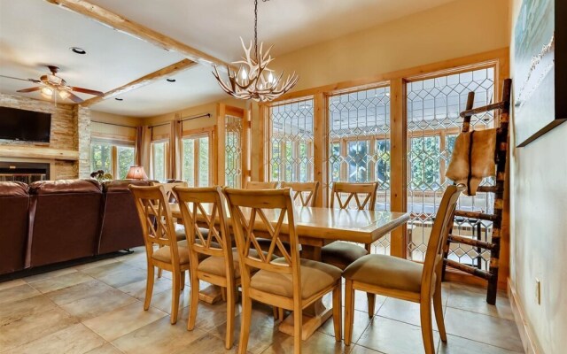 Ski In 3 Bedroom at Chateaux Dumont Keystone