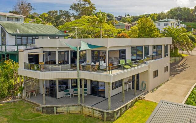 The Glass House - Kuaotunu Holiday Home