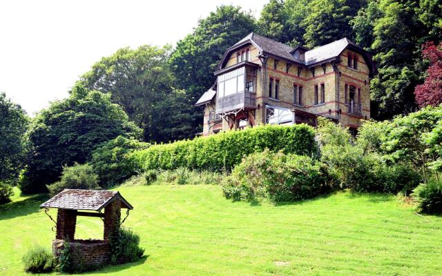 A Beautiful Art Nouveau House With an Enormous Garden