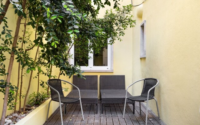 ALTIDO Graça 1-BR Apartment w/Green Terrace & BBQ