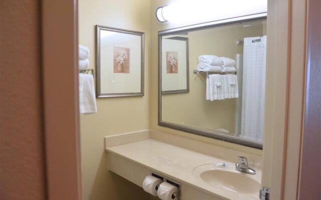 Country Inn & Suites by Radisson, Peoria North, IL