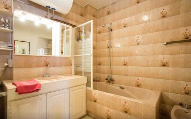 Large 1 Bedroom with Balcony City Centre