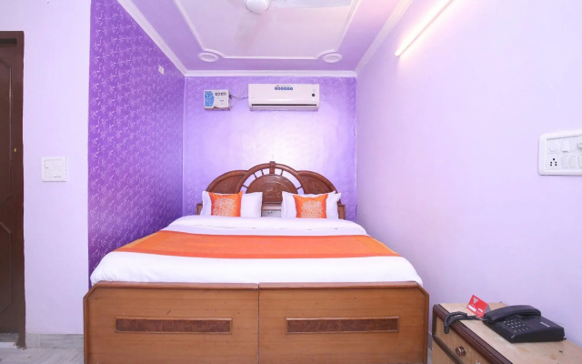 OYO 10384 Hotel Rajesh Palace
