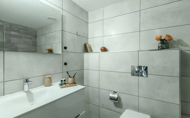 High-rise 3 bedroom Apartment with Balcony