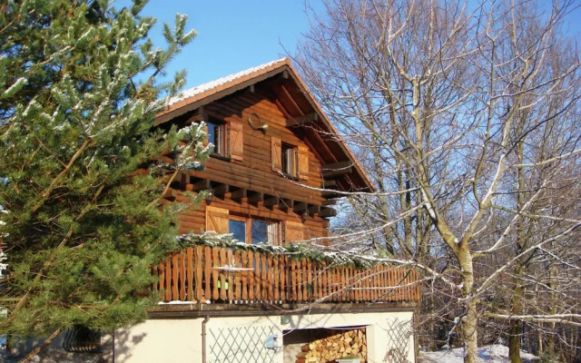 Spacious Chalet for 4 in Hommert